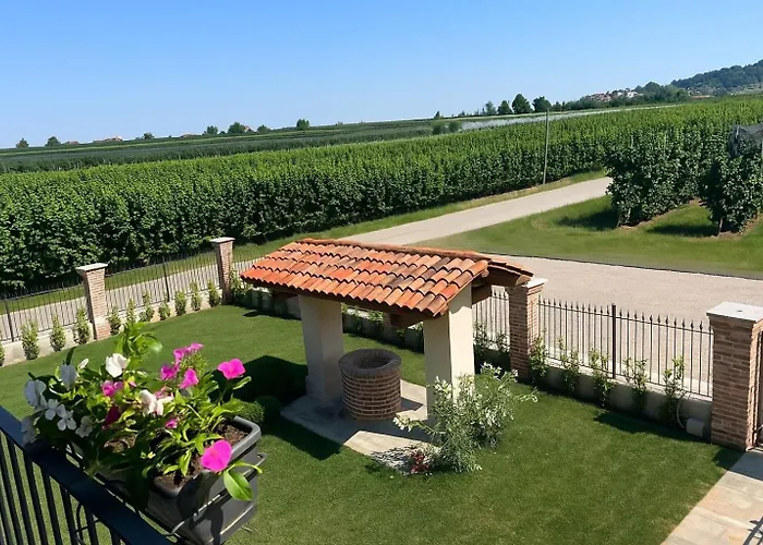 Bed & Breakfast La Porta Delle Meraviglie 3*